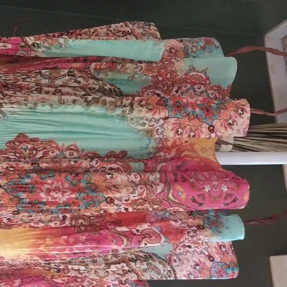 Spense woman's cold shoulder top. Size Xlg. - Picture 4 of 8